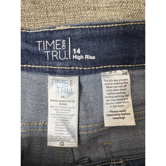 Time And Tru Womens High Rise Distressed Denim Shorts Size 14 With Frayed Hem - Picture 4 of 7